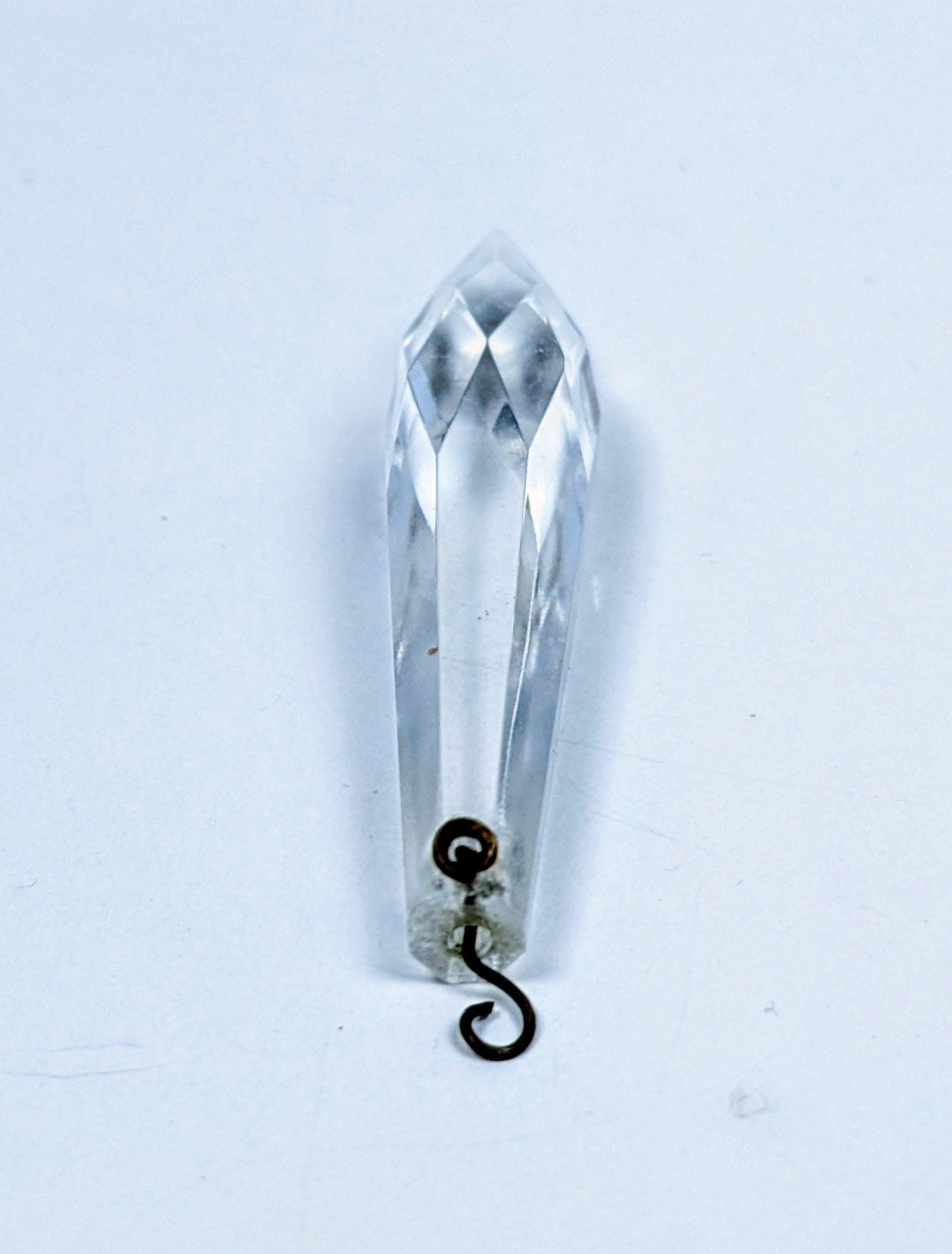Antik Krystal prisme Is perle. Ca. 1850. Fransk Battan. 61 mmL plus øje.