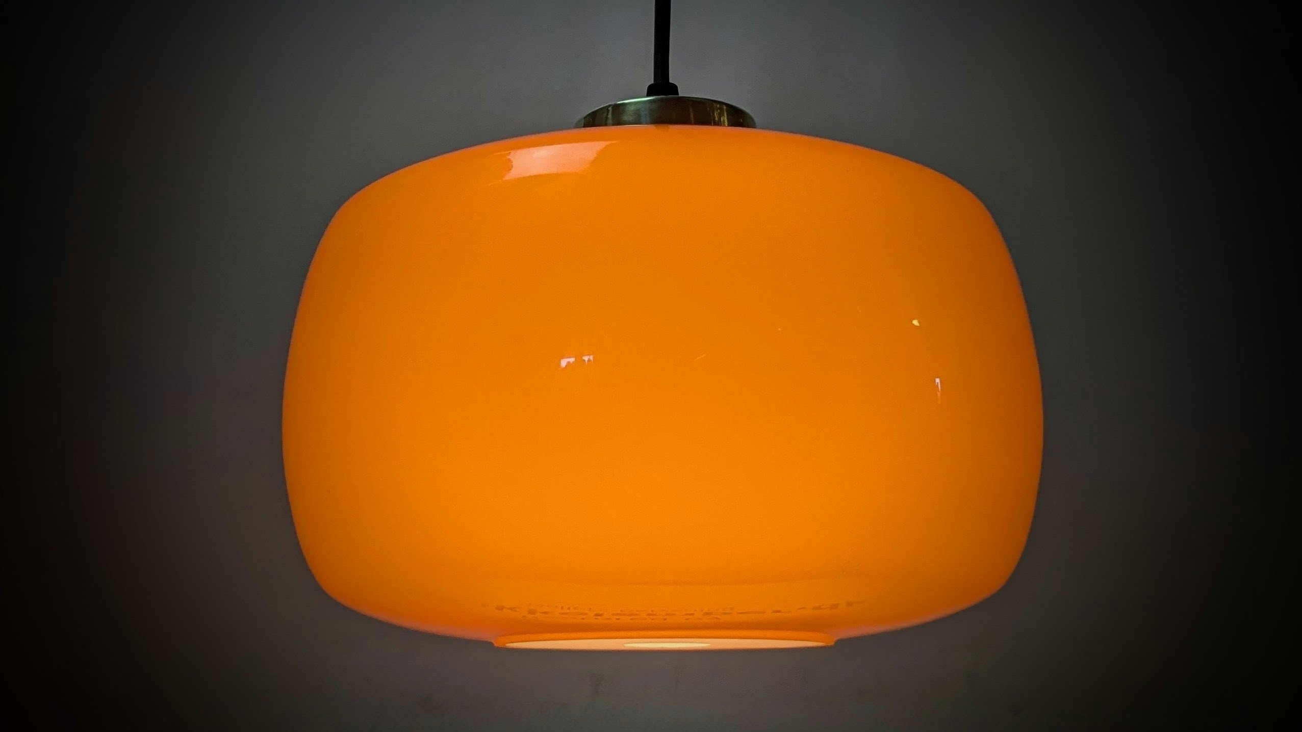 Skøn orange loftlampe fra 1960. Ø25. Professionelt restaureret. Flygfors glasbruk