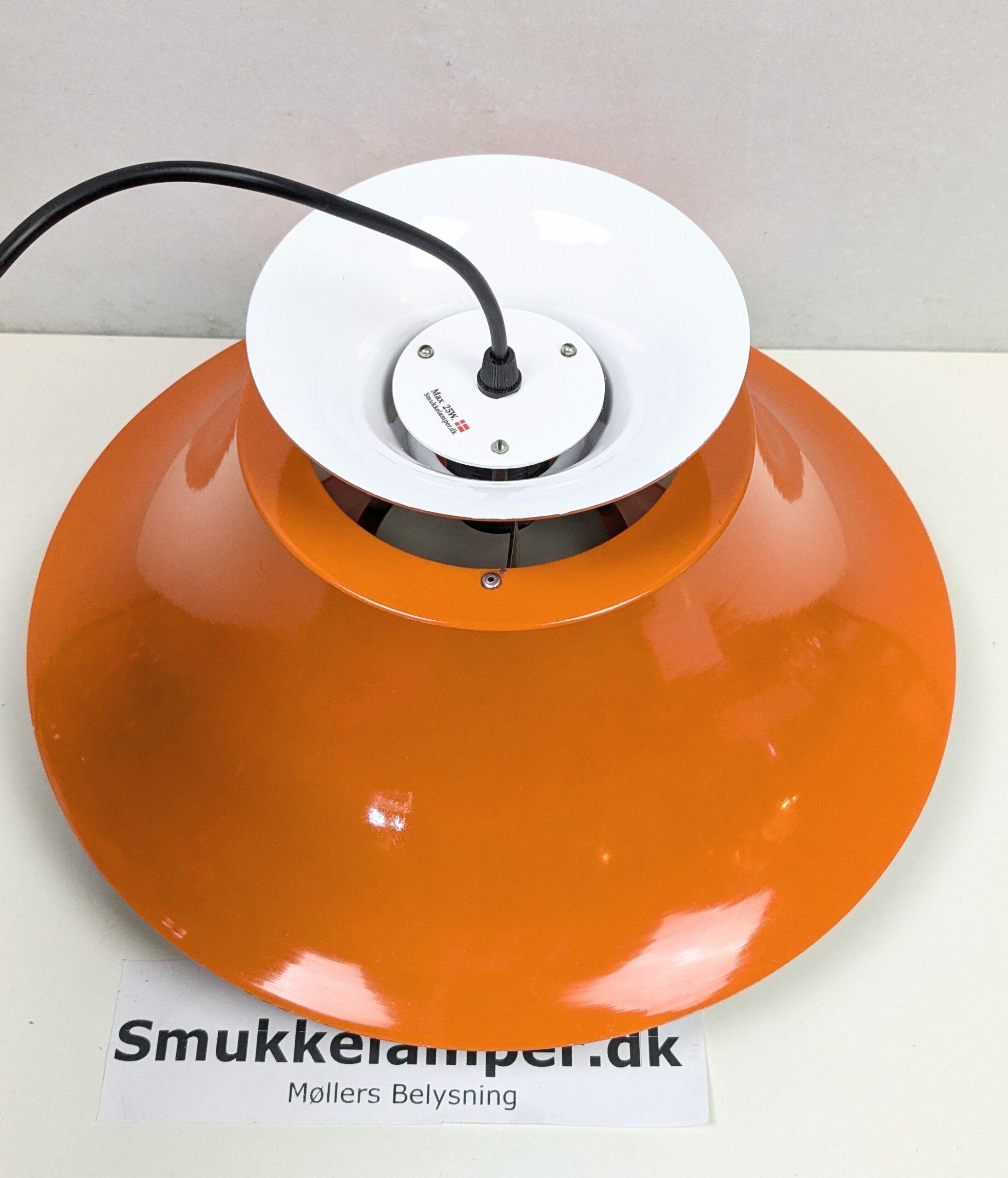 Original orange Fog & Mørup loftlampe – Erik Balslev, 1970’erne. Smuk stand restored top. Nyt el.