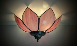 Tiffany style marble loftlampe plafond fra 1970. Ø44. Pink Cadillac. Pickup only.
