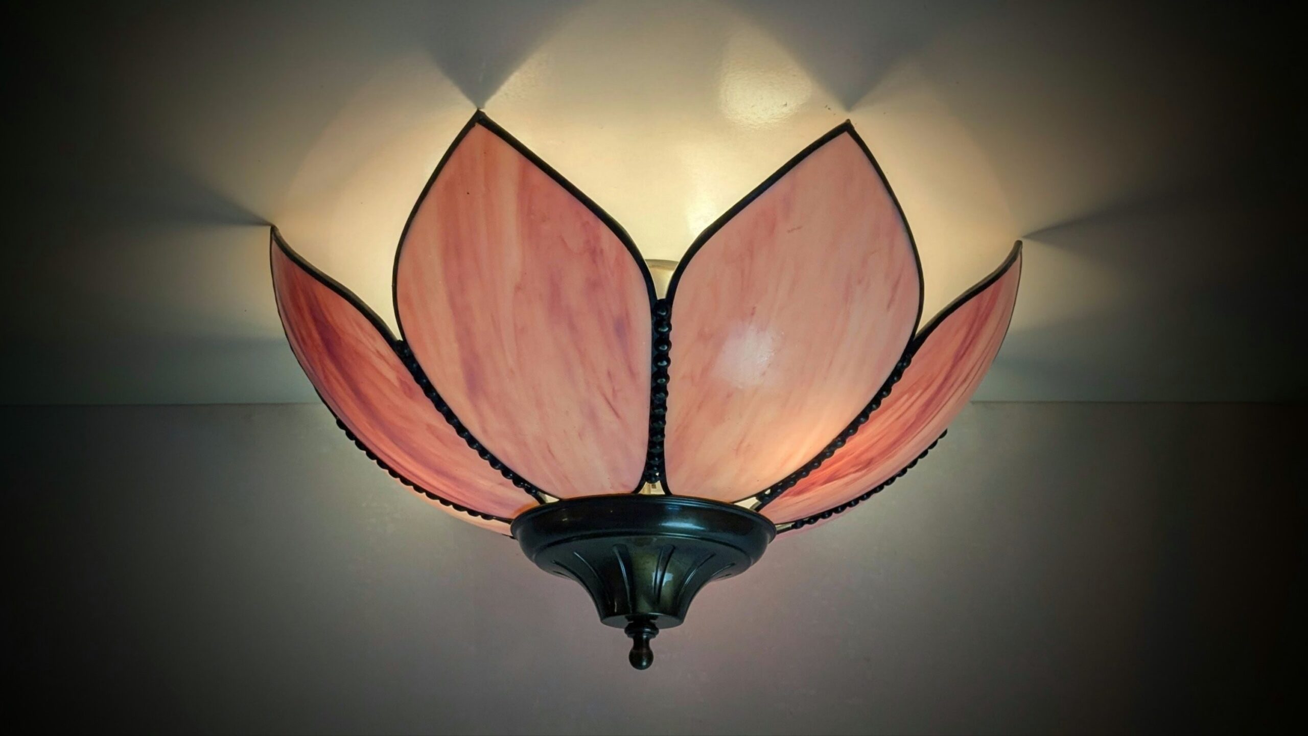 Tiffany style marble loftlampe plafond fra 1970. Ø44. Pink Cadillac. Pickup only.