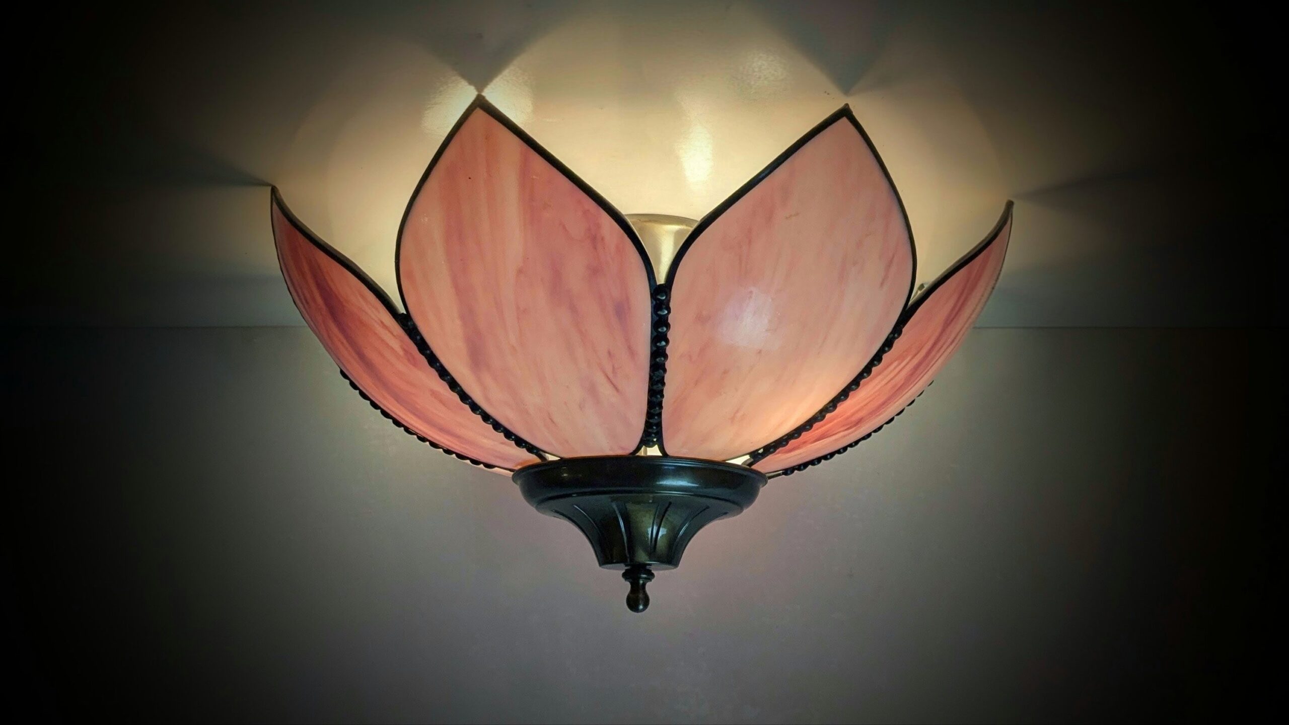 Tiffany style marble loftlampe plafond fra 1970. Ø44. Pink Cadillac. Pickup only.