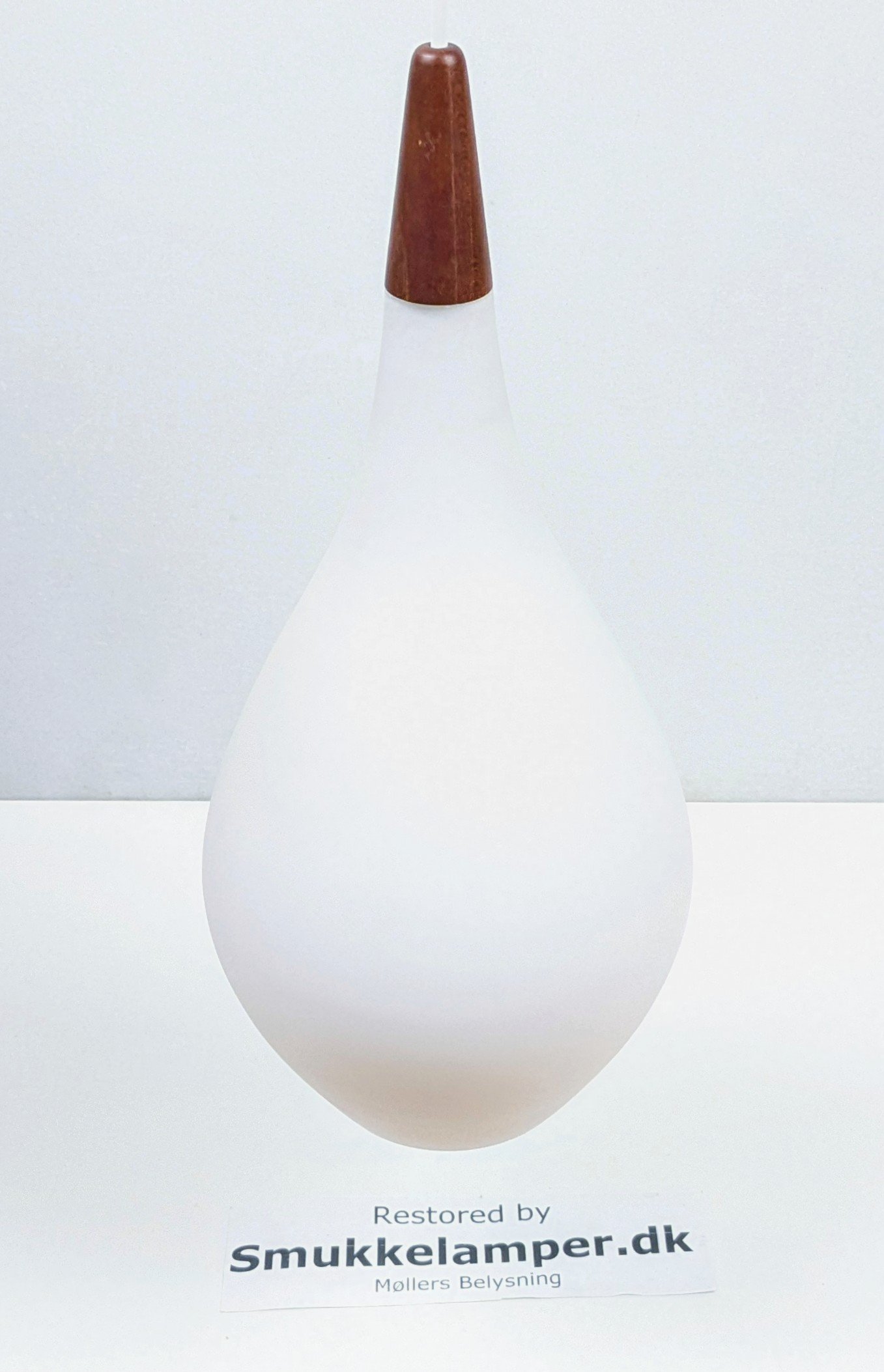 Kastrup Glasværk 1973 – Original. Holmegaard Dansk loftlampe. Teak og syre ætset glas. Nyt el.