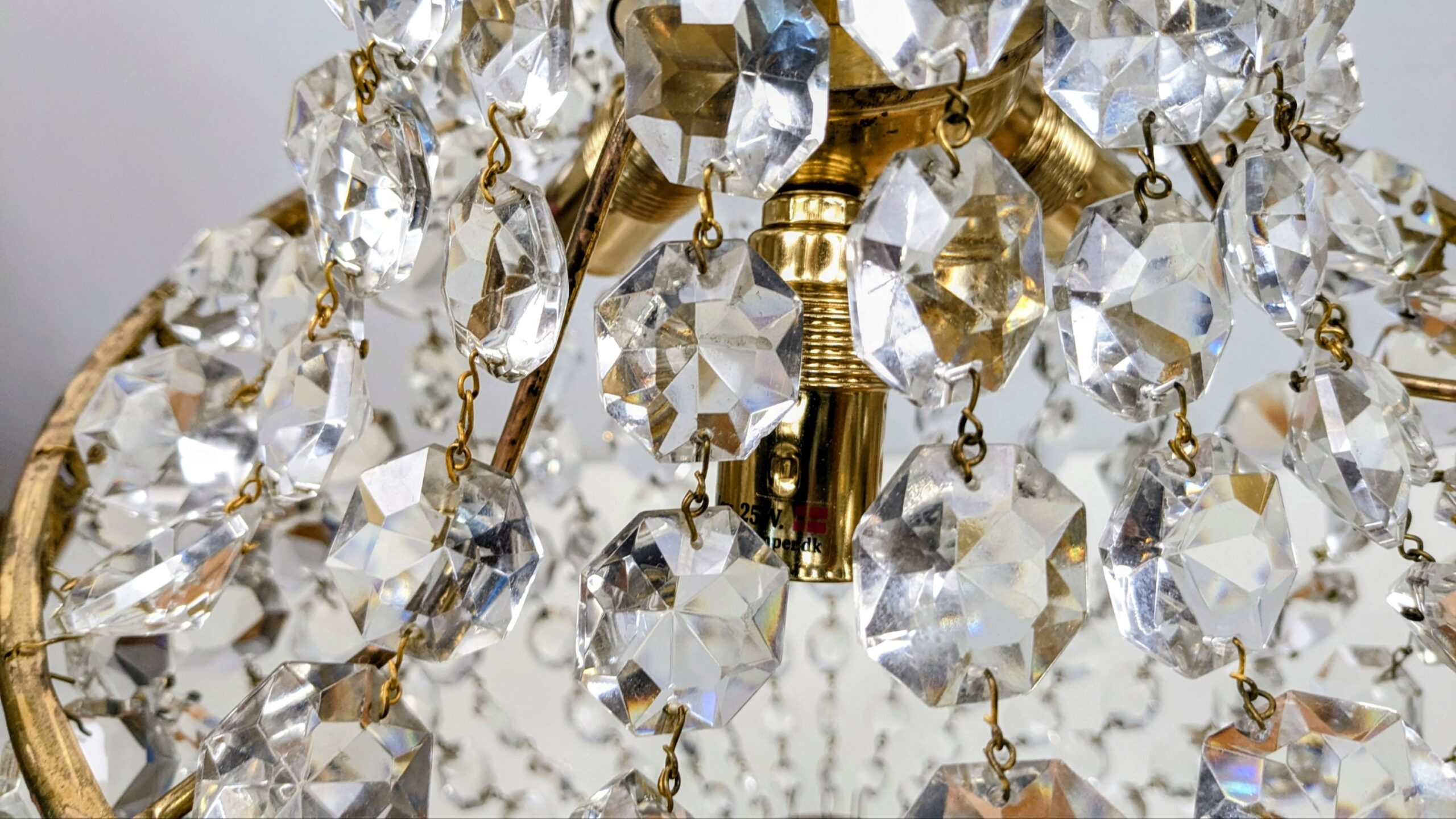 Eksklusiv krystal loftlampe i messing – fransk palæstil“Château Lumière” – Cristal & Élégance intemporelle. Pickup only