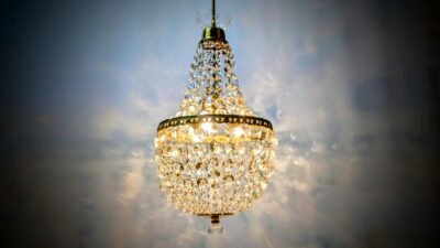 Eksklusiv krystal loftlampe i messing – fransk palæstil“Château Lumière” – Cristal & Élégance intemporelle. Pickup only