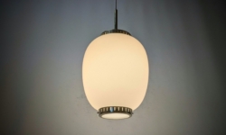 Klassisk lille dansk design loftlampe fra 1950. Ø16. Nyt el. Bent Karlby kinapendel – Original.