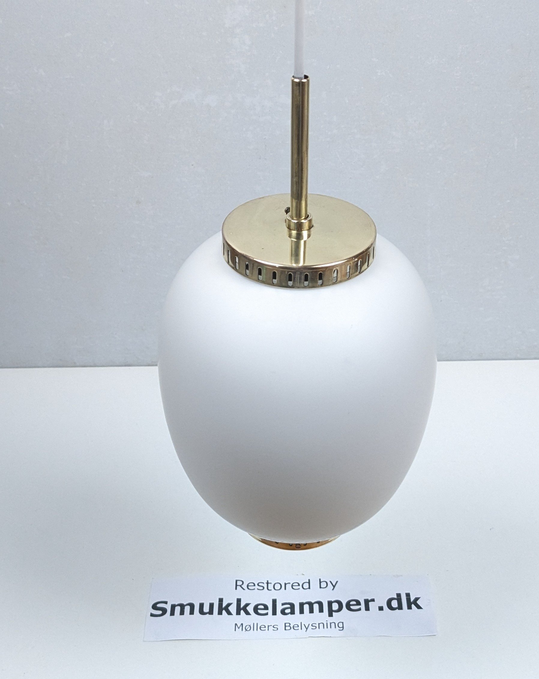 Klassisk lille dansk design loftlampe fra 1950. Ø16. Nyt el. Bent Karlby kinapendel – Original.