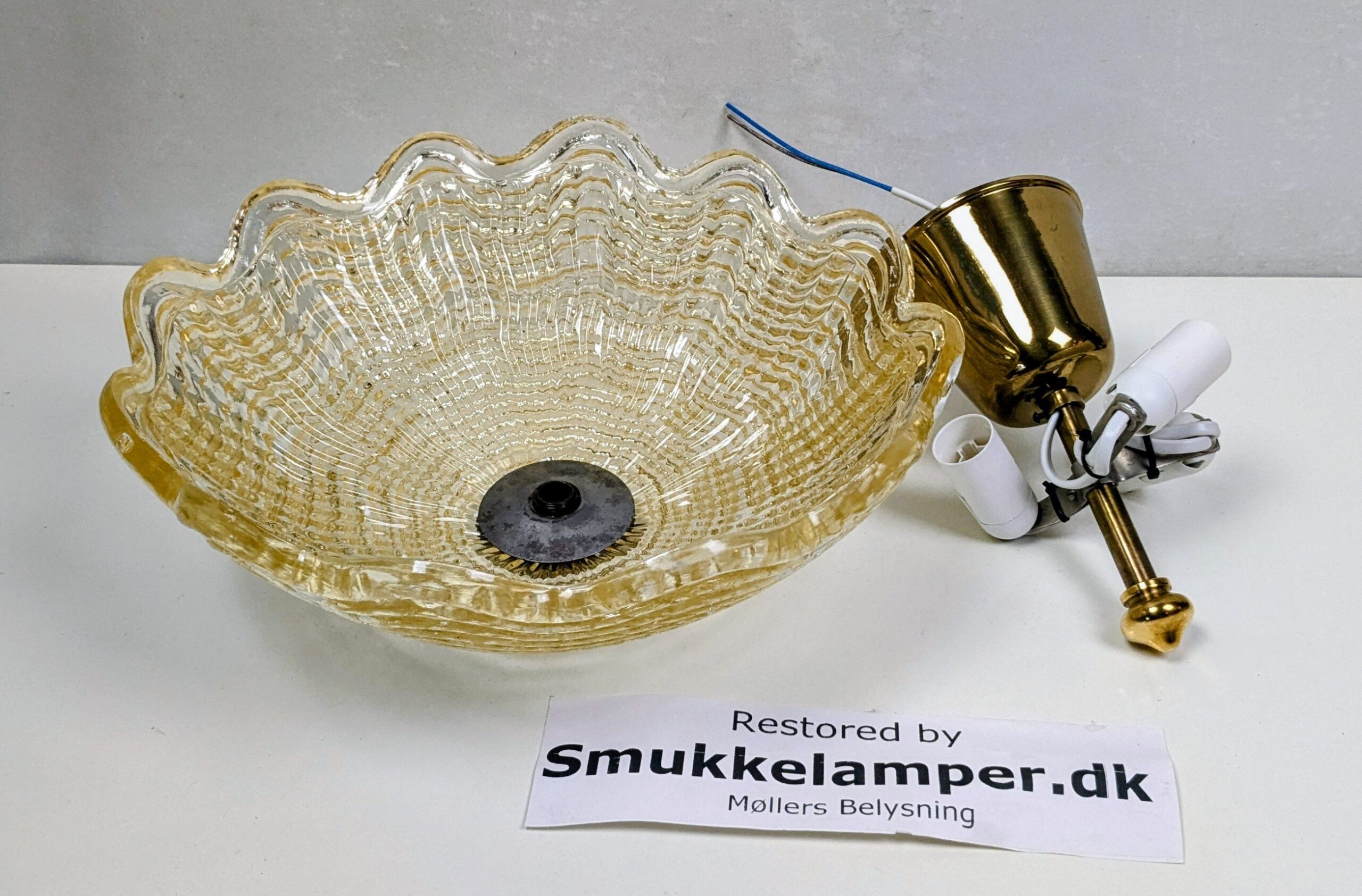 Skøn professionelt restaureret 3 kilos Orrefors plafond fra 1960. Ø32. Nyt el . 25 cm nedhæng.