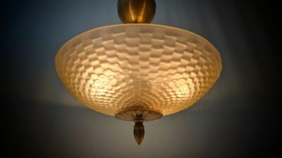 Skøn professionelt restaureret 2 kilos Orrefors plafond fra 1960. Ø33. Nyt el . 35 cm nedhæng.