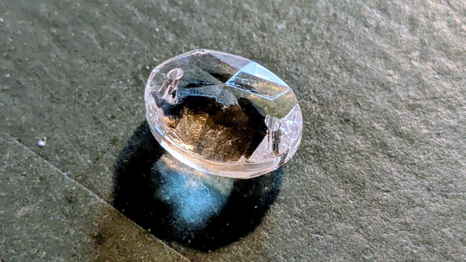 10 stk Krystal prismer 2 huls. Til lysekrone. 1850. 16mmH. 22 mmB. 26 facet. Brilliant Oval.
