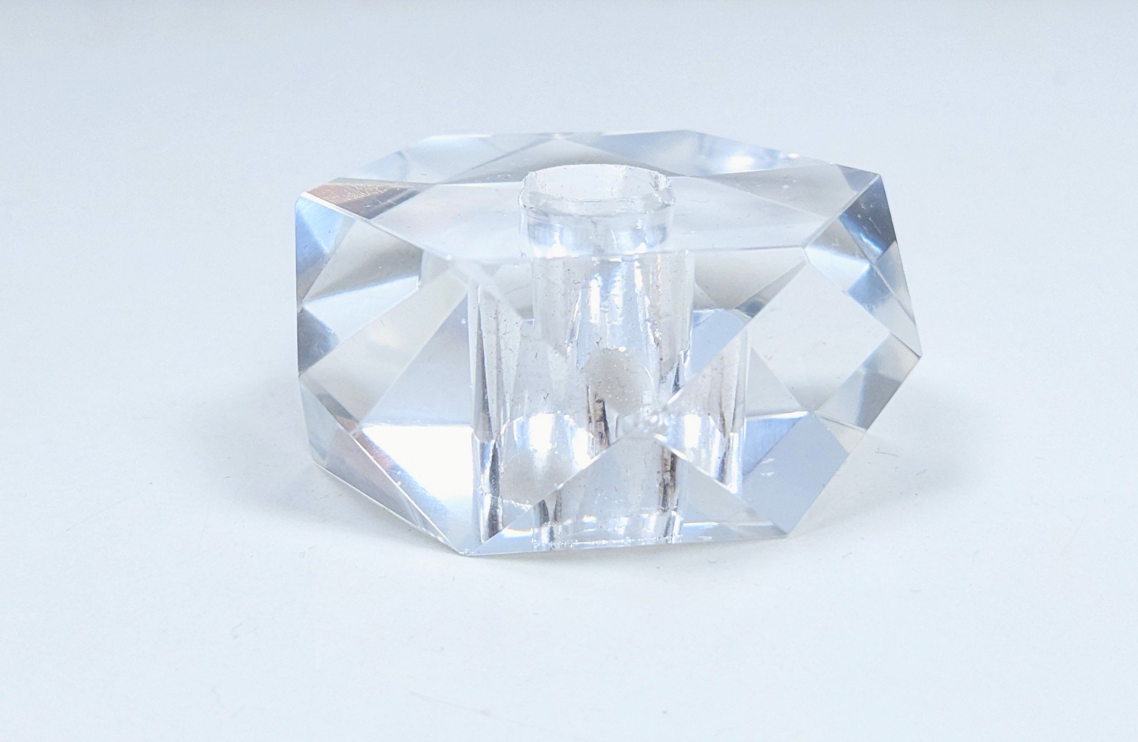 Stammeglas Krystal prisme. Gennemgående Ø13mm hul. Til lysekrone. 1950. 26mmTyk. 62mmB.