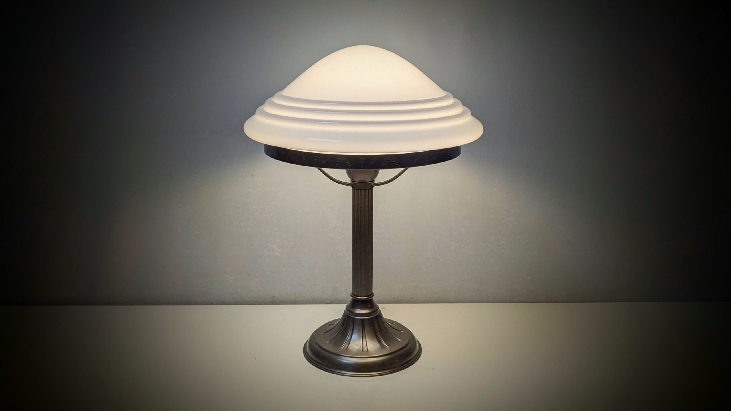Eksklusiv bordlampe – “Scrivania Elegante” – Art Deco / Klassisk luksus. Møllers Belysning. Ø28. 40cmH