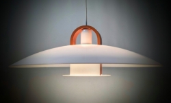 Skandinavisk design 1990. Mark Sløjd. Nyt el. Akryl og træ. Ø55.