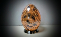 Stort gyldent glas mosaik æg
Model Gilbert. 27 cmH. 19cmB.