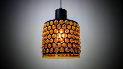 Klassisk hjørne pendel fra 1970. Nyt el. Orange boble glas. Stor. Ø21