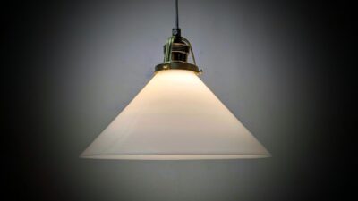 Holmegaard antik skomager pendel. Ø27,5 , 13 cmH. Messing. Fra 1890. Fuld restaureret. Fyens Glasværk