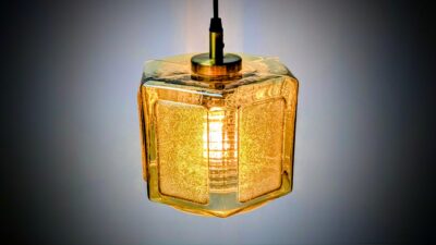 Vintage pendel i dobbeltglas – Luce Dorata – 1970’er design. Professionelt restaureret. Golden.