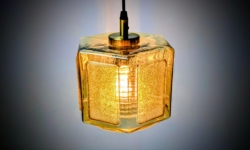 Vintage pendel i dobbeltglas – Luce Dorata – 1970’er design. Professionelt restaureret. Golden.