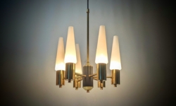 Professionelt restaureret lysekrone fra 1960. Loftlampe ang. Hans Agne Jakobsson