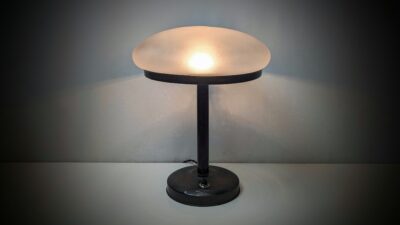 Klassisk antik Strindberg Bankier bordlampe med glas fra 1920. professionelt restaureret.