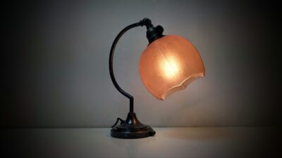 Charmerende antik messing kontor bordlampe fra 1940. Delvist nyt el.