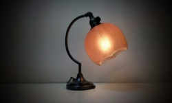 Charmerende antik messing kontor bordlampe fra 1940. Delvist nyt el.