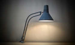 Klassisk grå industri Arkitekt lampe fra 1960. Ledu W4 48 cm arm.