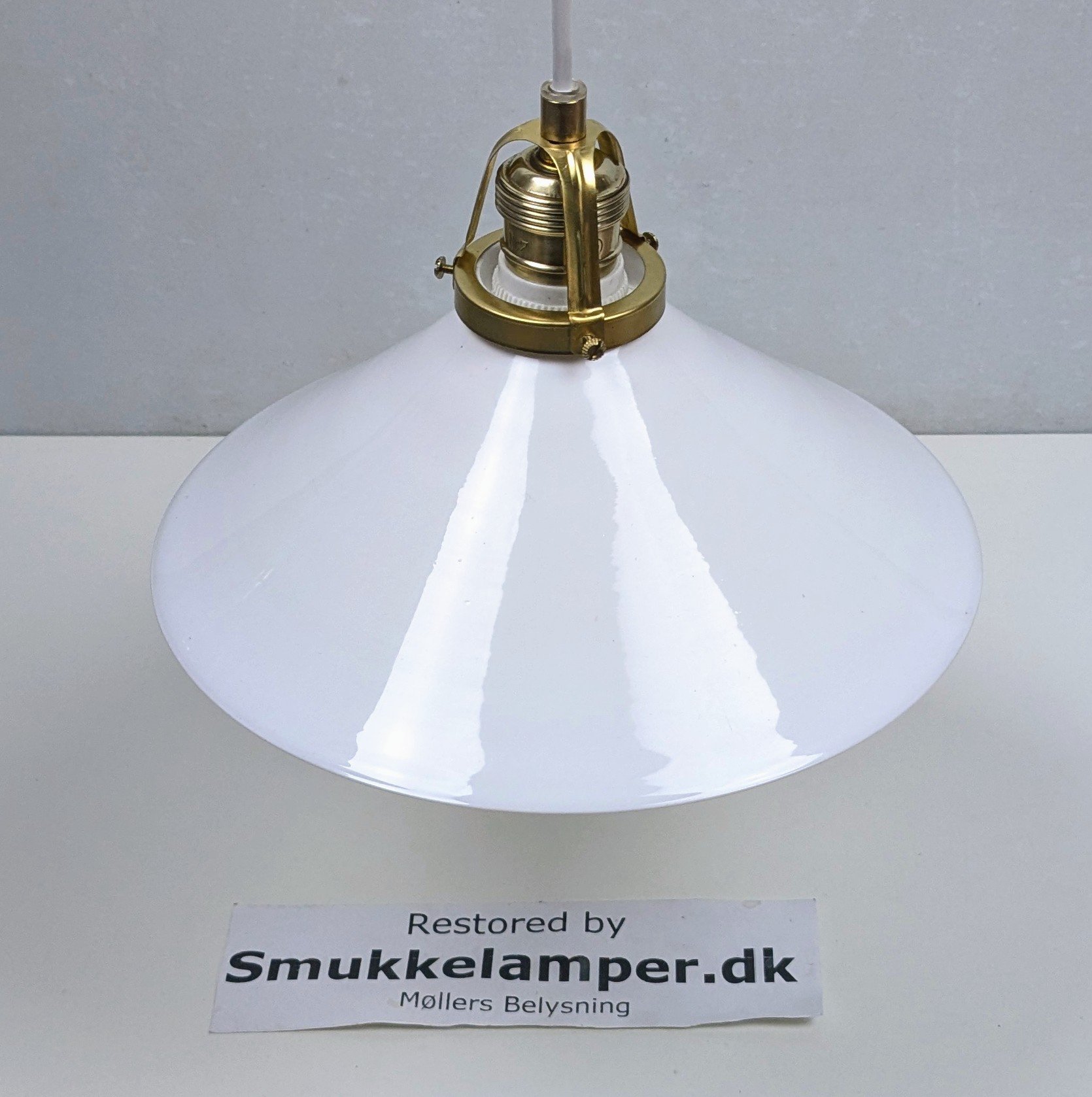 Holmegaard antik skomager pendel. Ø26,2 , 9,6 cmH. Messing. Fra 1890. Fuld restaureret. Fyens Glasværk