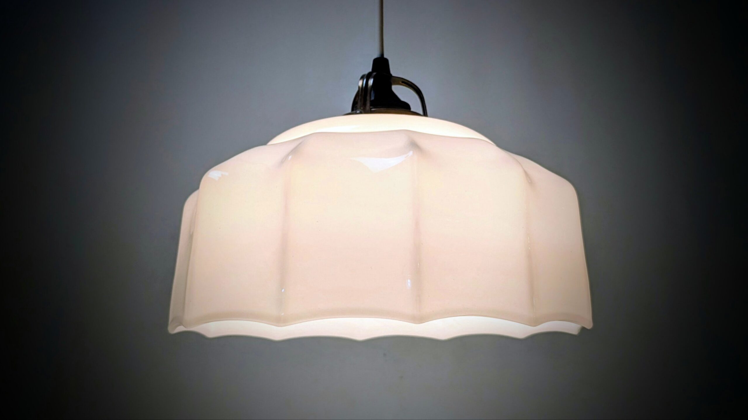 Skøn opalglas paraply loftlampe fra 1940. Ø26. Kobber, messing m.m