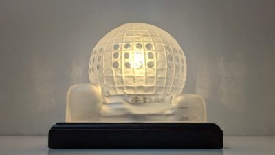 Skulptur glas belysning. EDVIN ÖHRSTRÖM. "The Globe" signeret Lindshammar glasbruk 1989.