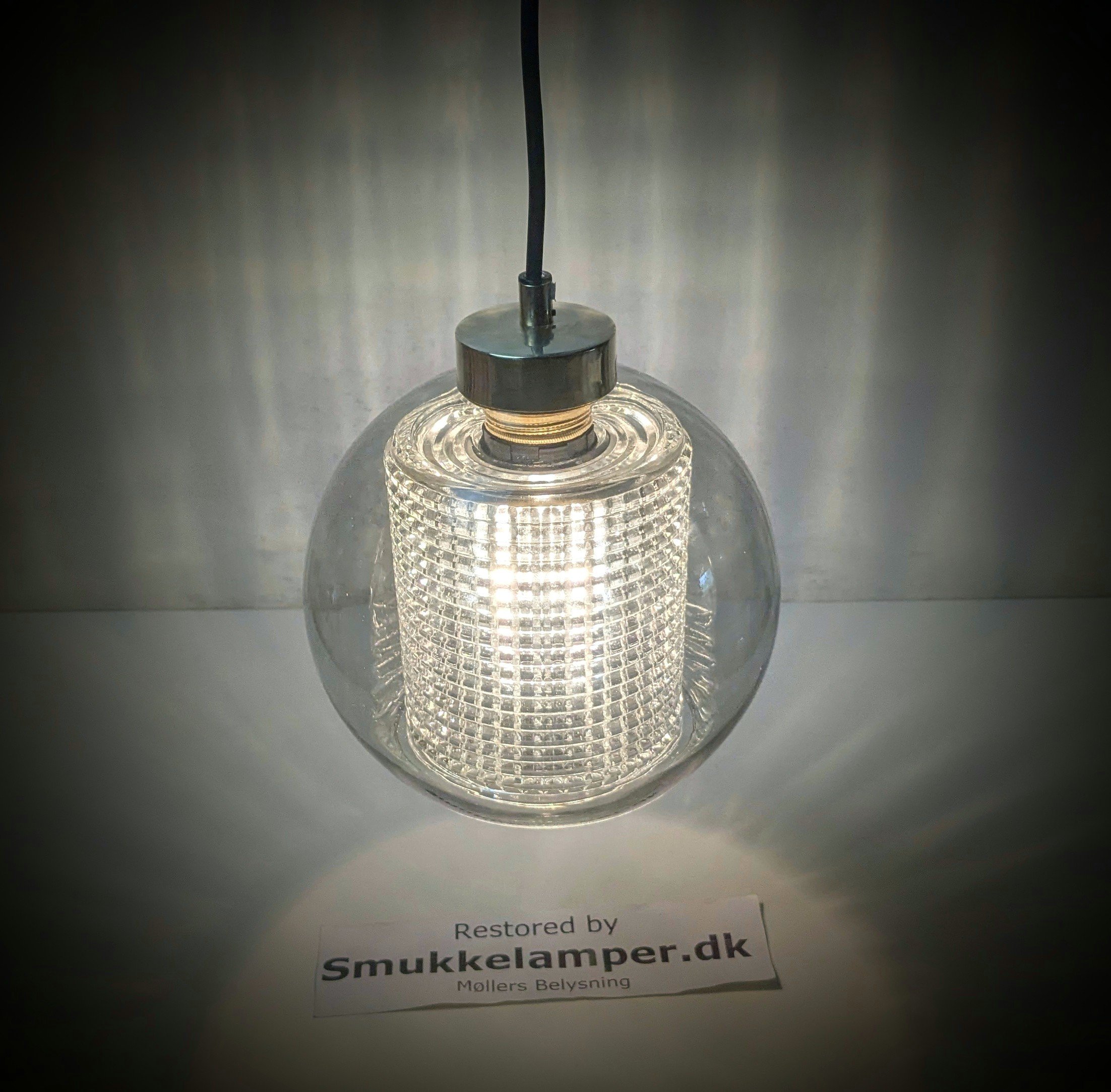 Skøn klassisk loftlampe fra 1960. Ø20. Dobbelt glas. Professionelt restaureret.