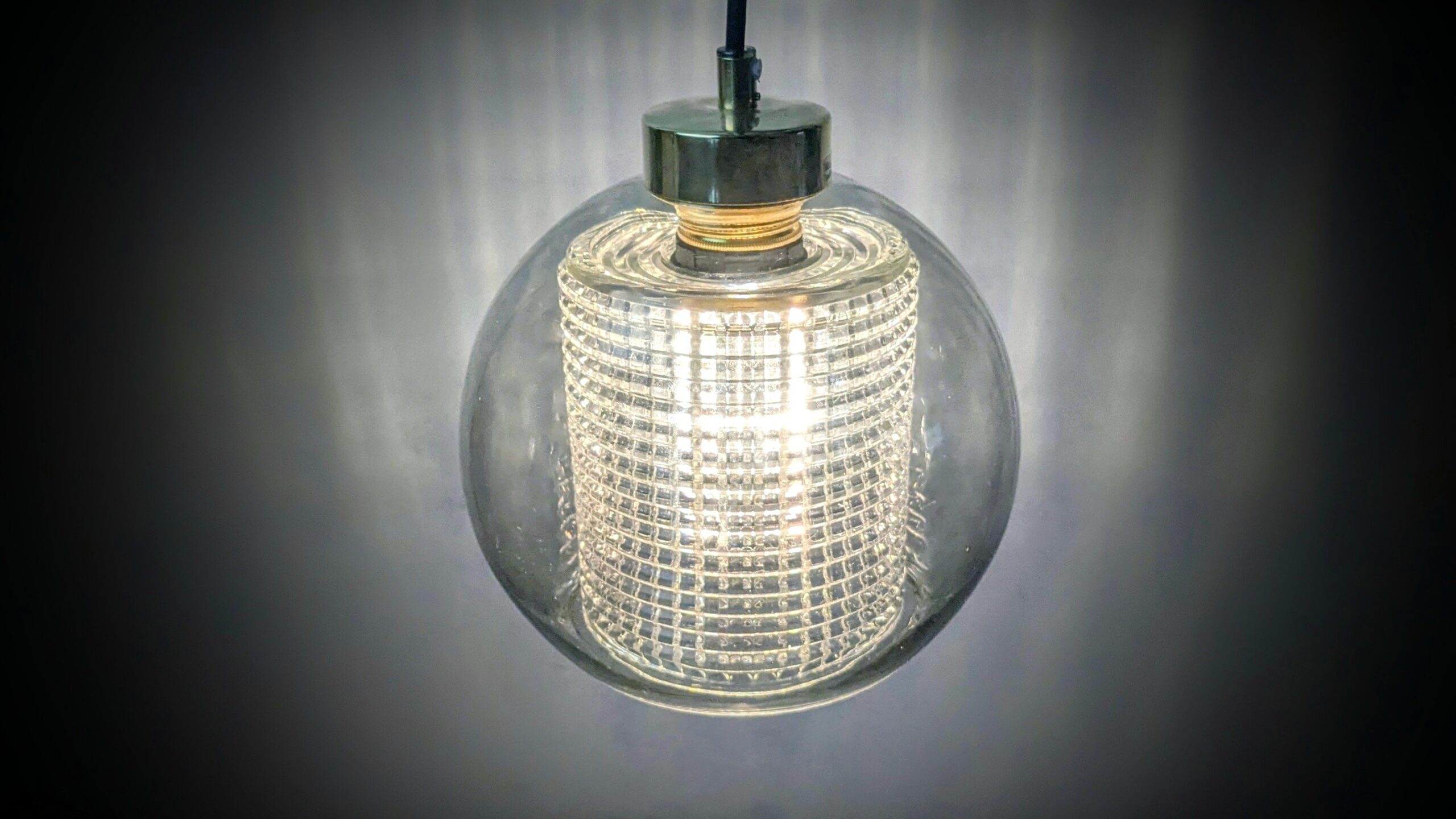 Skøn klassisk loftlampe fra 1960. Ø20. Dobbelt glas. Professionelt restaureret.