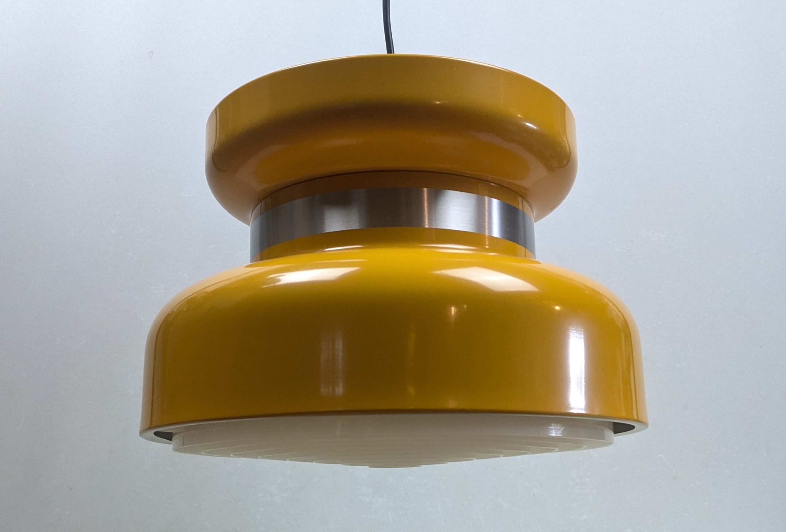 Solsikke gul loftlampe fra 1975. Perfekt stand. Ø33,5 cm. Nyt el.