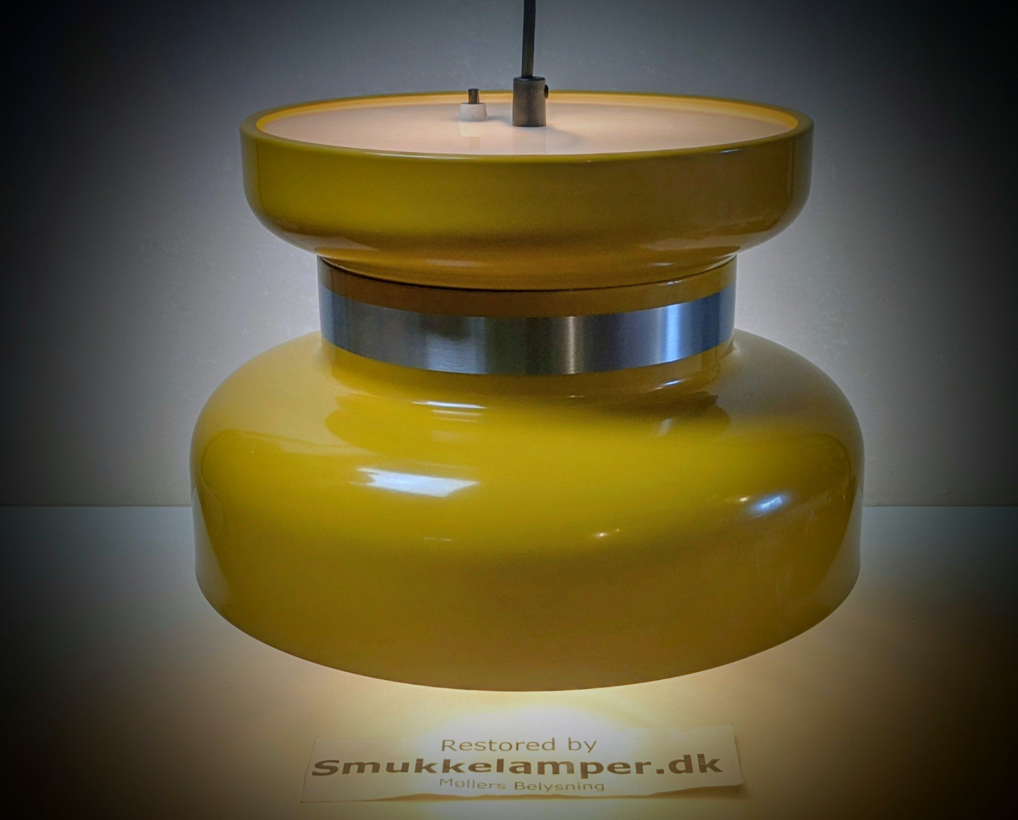 Solsikke gul loftlampe fra 1975. Perfekt stand. Ø33,5 cm. Nyt el.