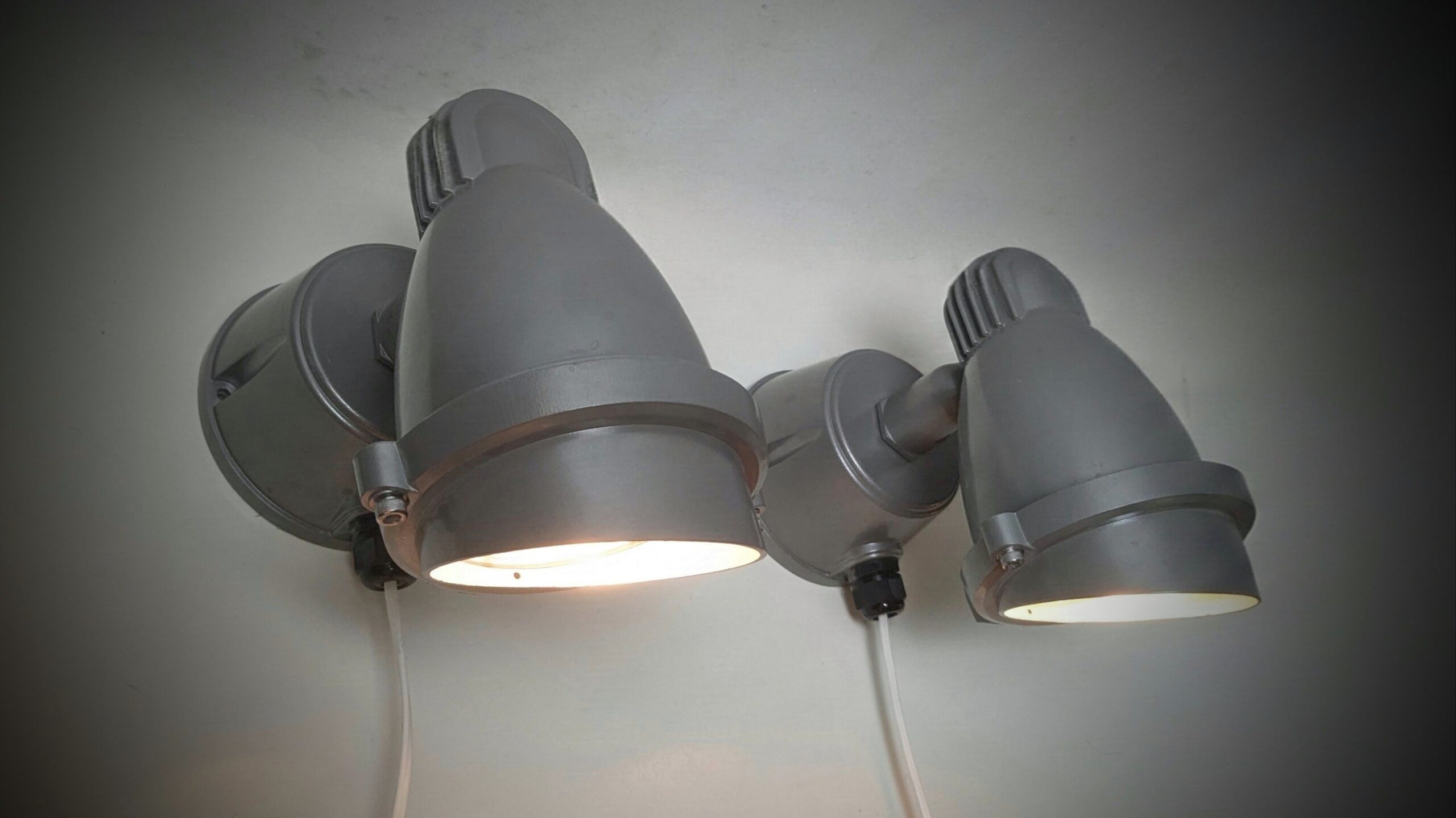 Sæt med 2 Custom industri væglamper, bord eller gulv lamper. Aluminium.