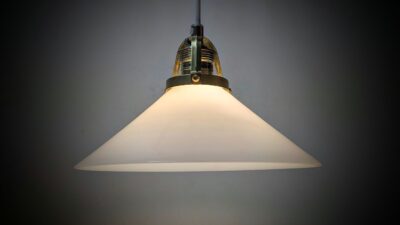 Holmegaard antik skomager pendel. Ø23,2 , 8,7 cmH. Messing. Fra 1890. Fuld restaureret. Fyens Glasværk