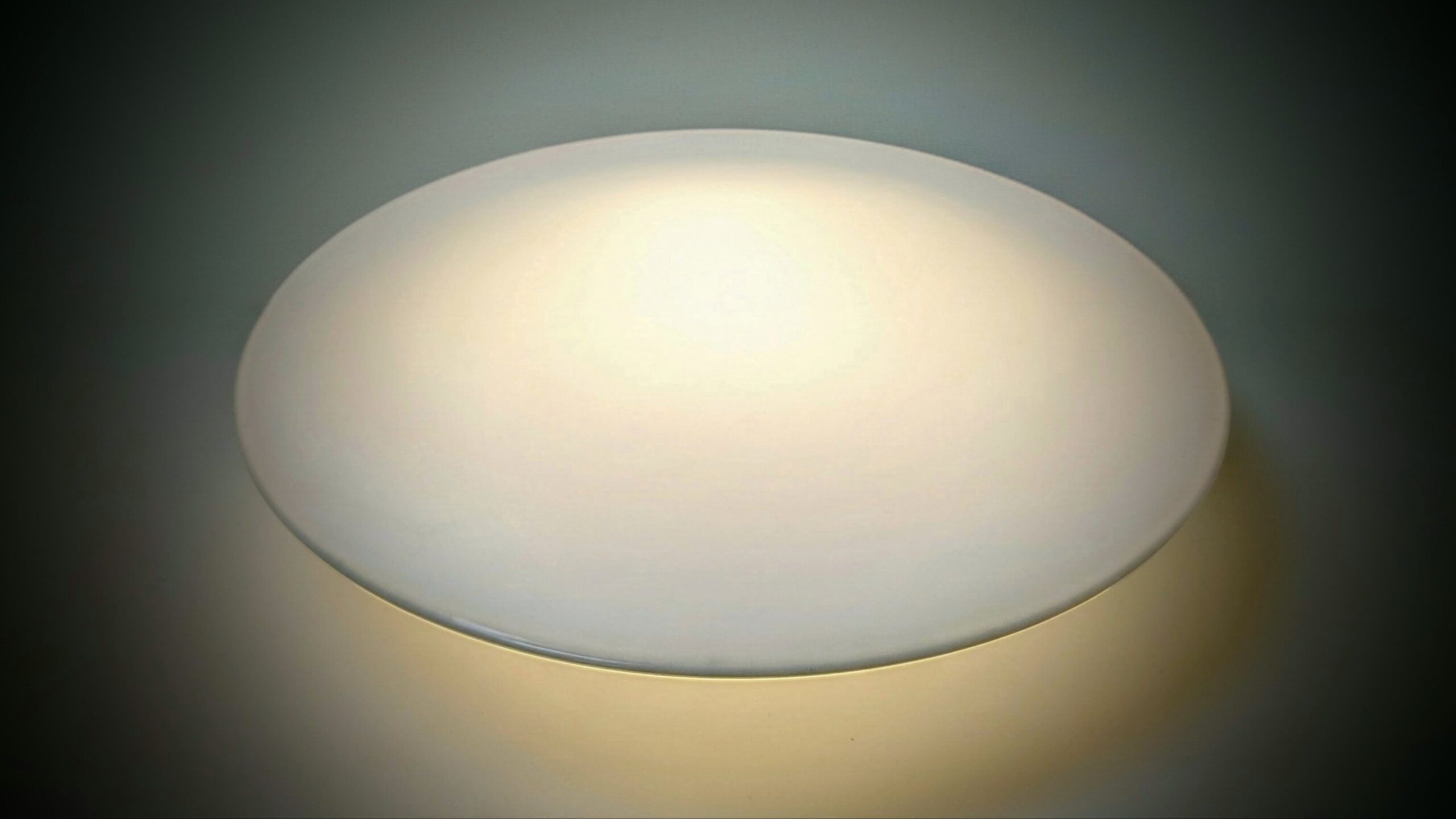 Klassisk dansk design. Arne Jacobsen væg/ loftlampe. Model Eklipta. Ø45. Formgivet 1959. Pickup only