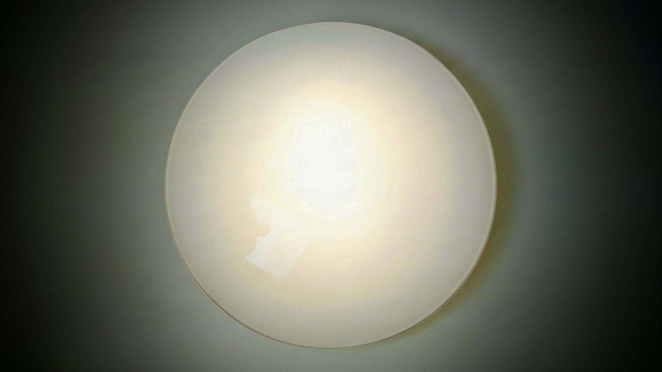 Klassisk dansk design. Arne Jacobsen væg/ loftlampe. Model Eklipta. Ø45. Formgivet 1959. Pickup only
