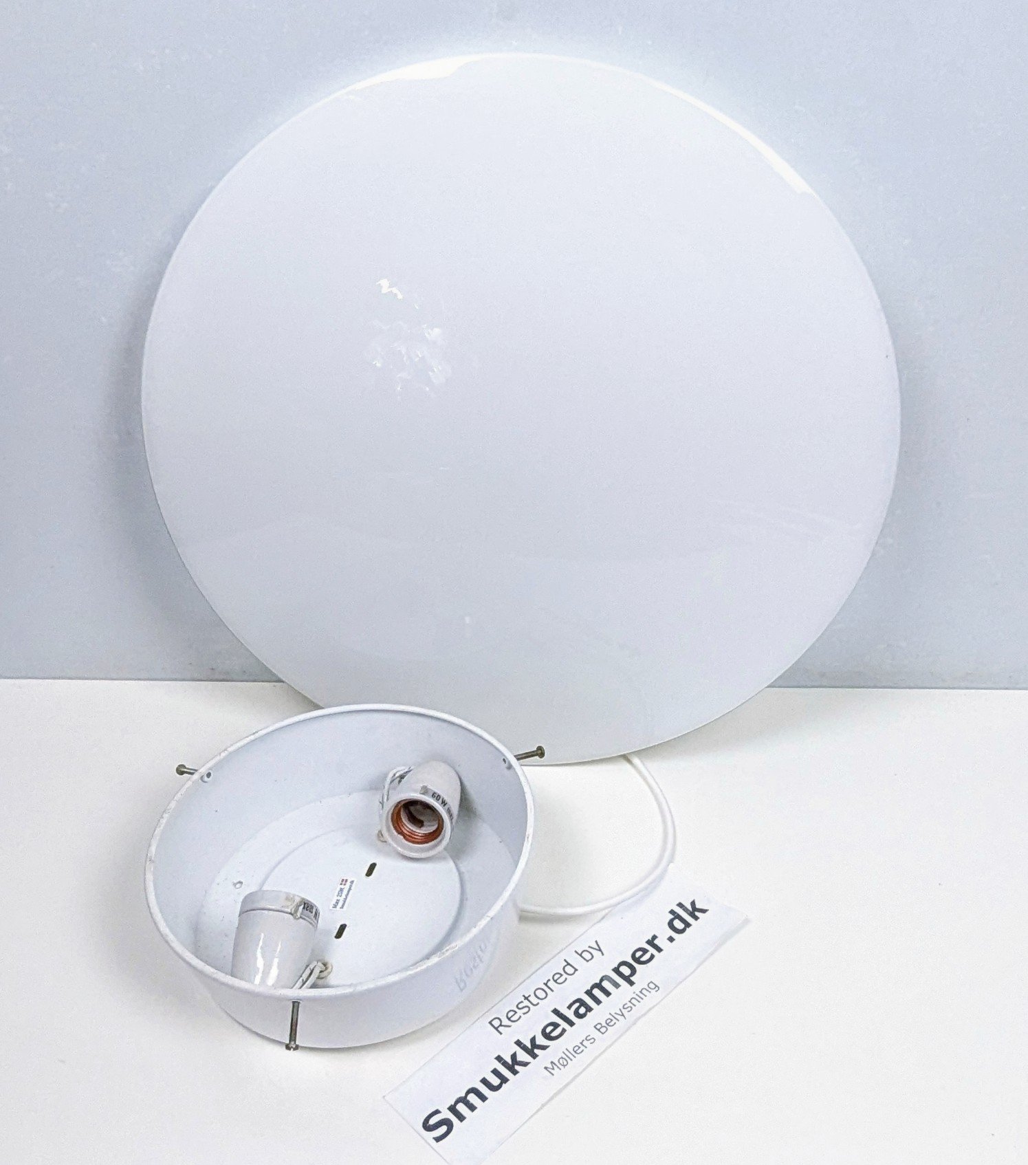 Klassisk dansk design. Arne Jacobsen væg/ loftlampe. Model Eklipta. Ø45. Formgivet 1959. Pickup only