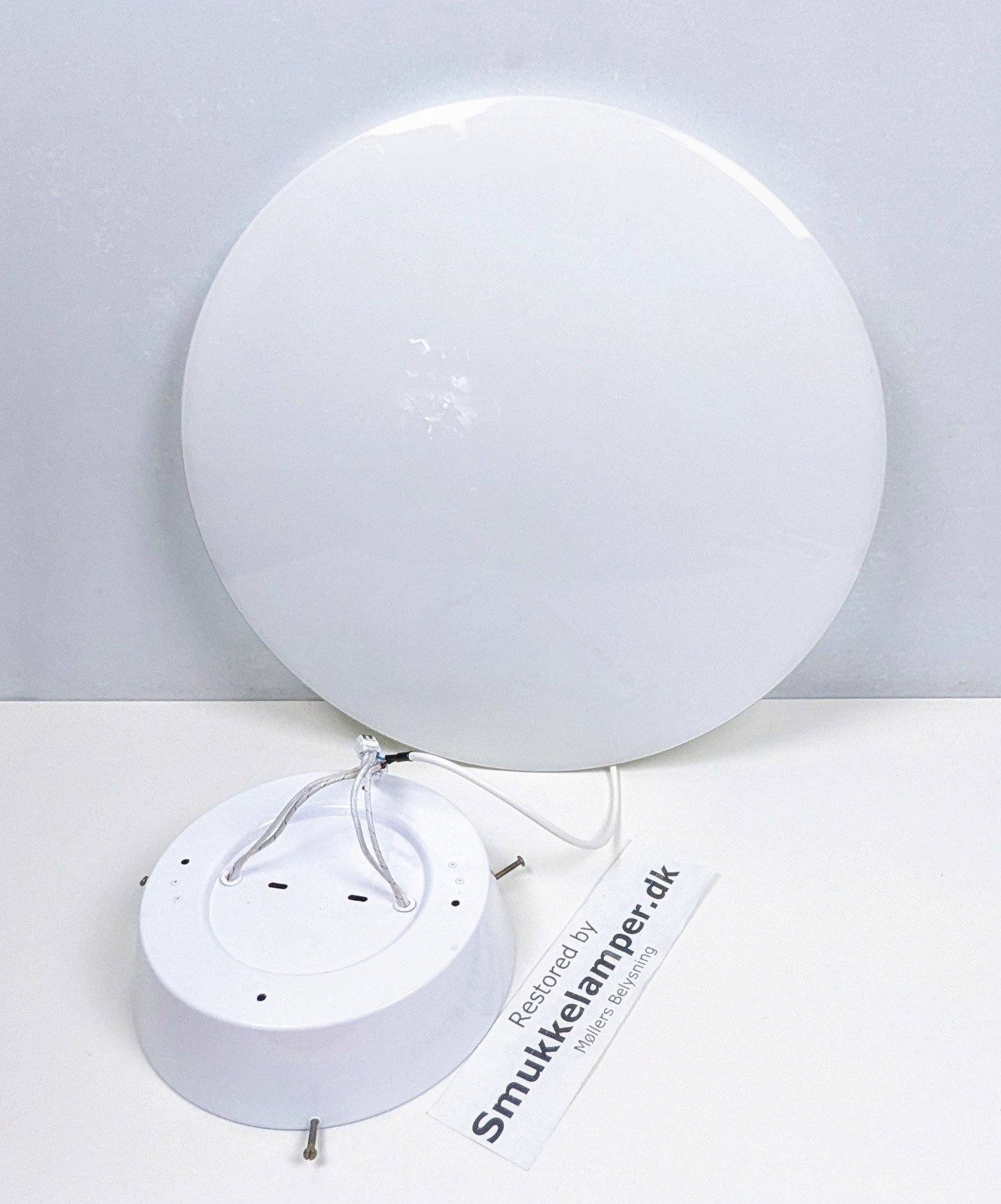 Klassisk dansk design. Arne Jacobsen væg/ loftlampe. Model Eklipta. Ø45. Formgivet 1959. Pickup only