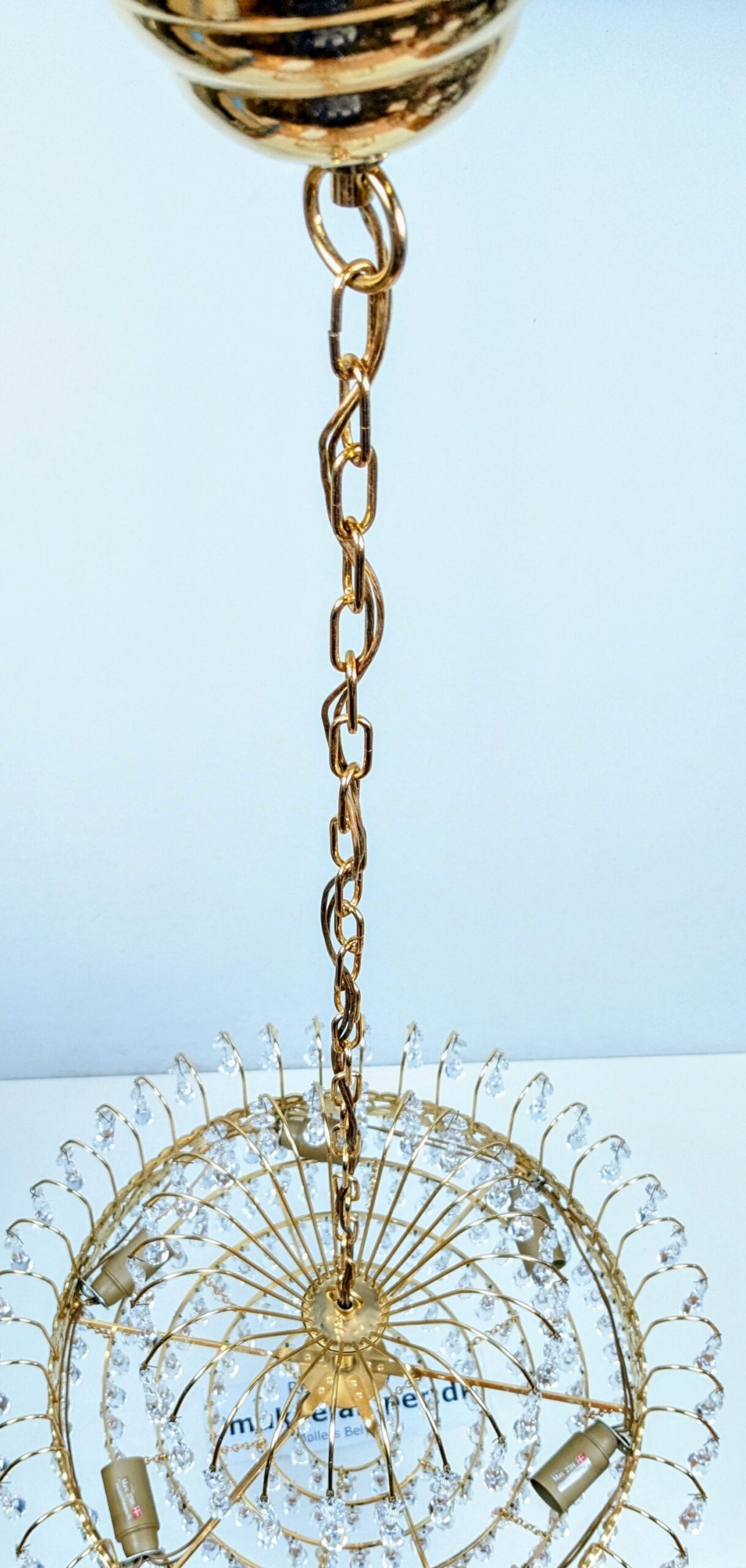 Pompøs guld forgyldt prisme lysekrone med 548 Swarovski krystal prismer. 1970. Rejmyre. Pickup only