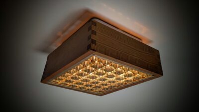 Skøn fyrretræ plafond loftlampe fra 1970. 25x25 cm. 12 cm dyb. Til loft.