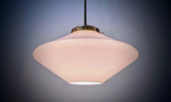 Skandinavisk Hall loftlampe i opalglas og messing – Mid-Century Modern 1960. Prof. restaureret. Ø35