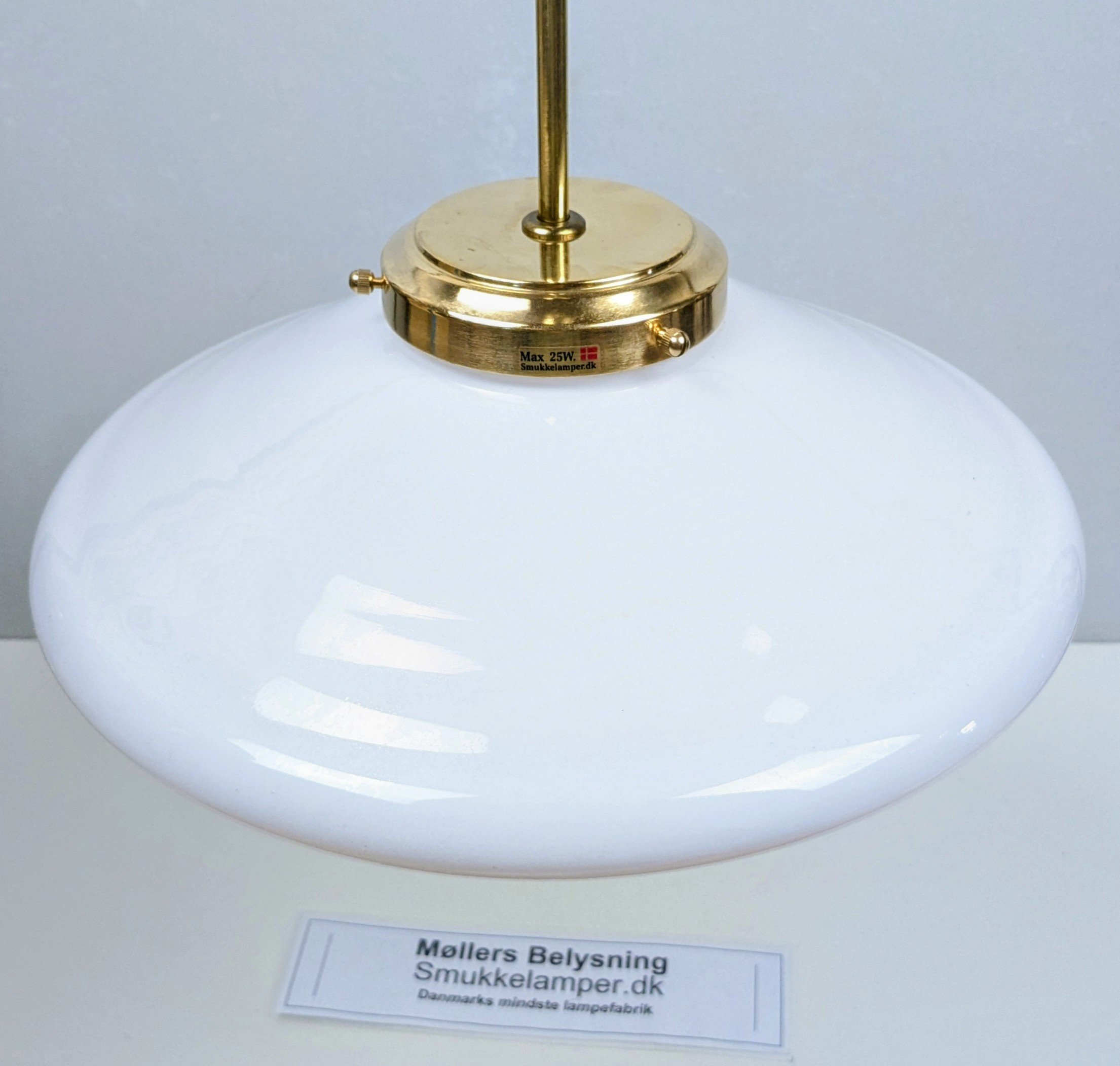 Skandinavisk Hall loftlampe i opalglas og messing – Mid-Century Modern 1960. Prof. restaureret. Ø35