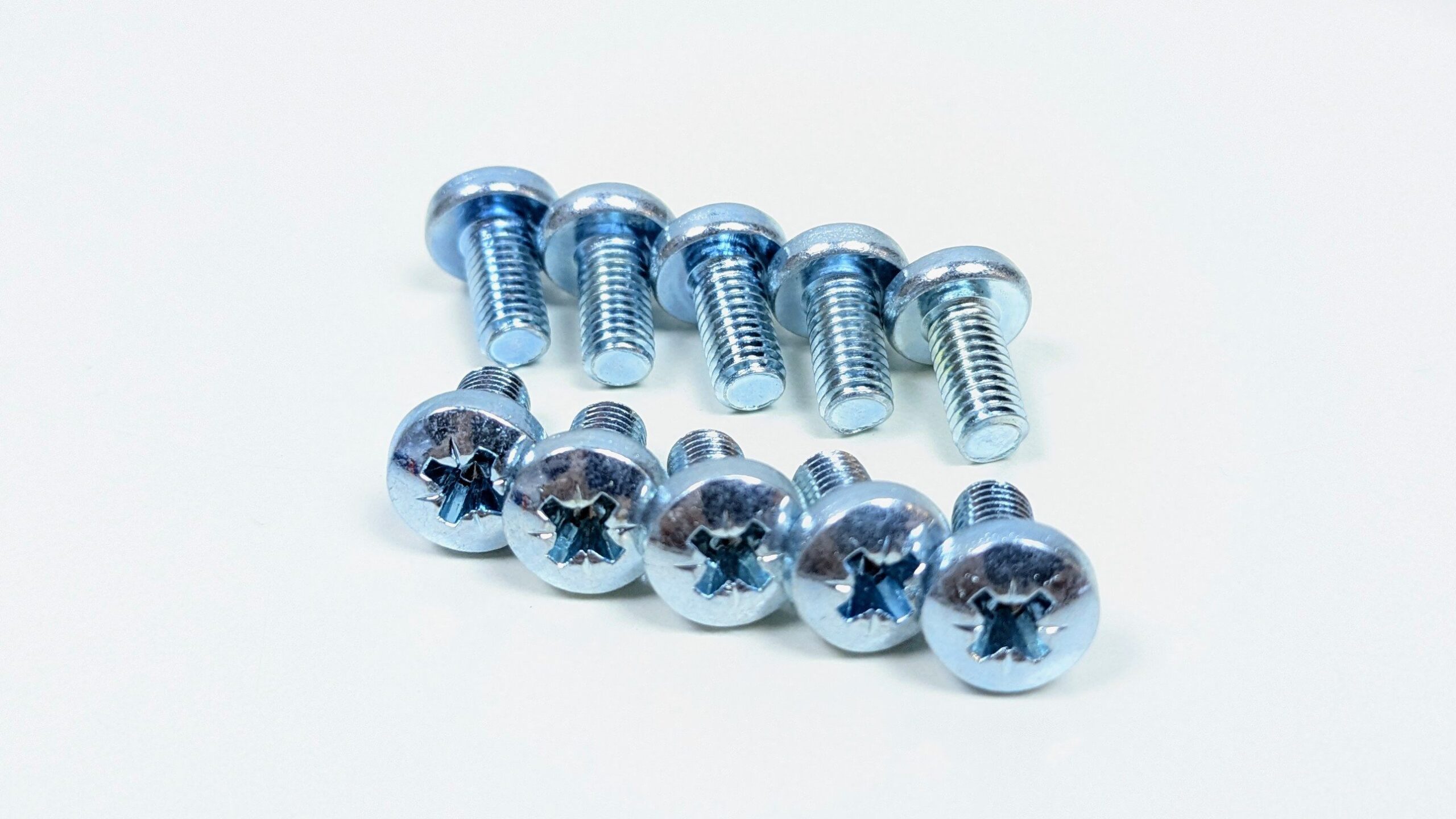 Lampebolt stål M5x10 mm. Poz head. Til diverse special lamper m.fl. 10 stk