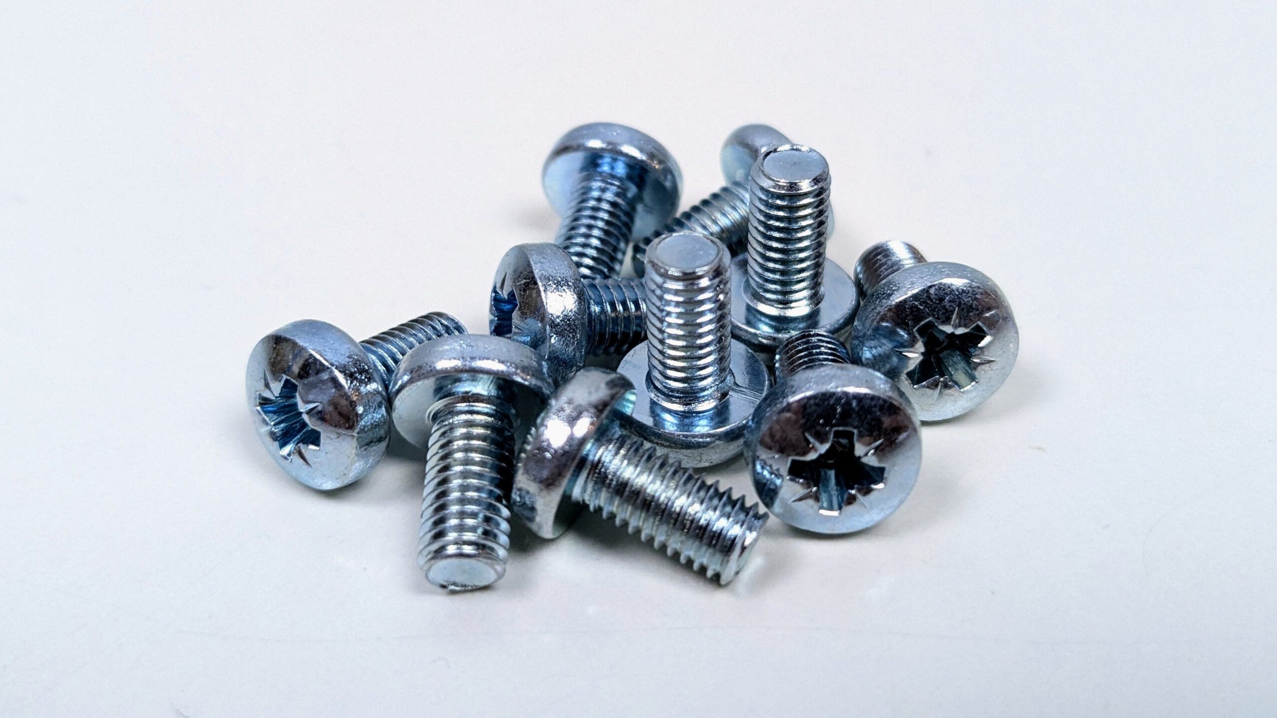 Lampebolt stål M5x10 mm. Poz head. Til diverse special lamper m.fl. 10 stk