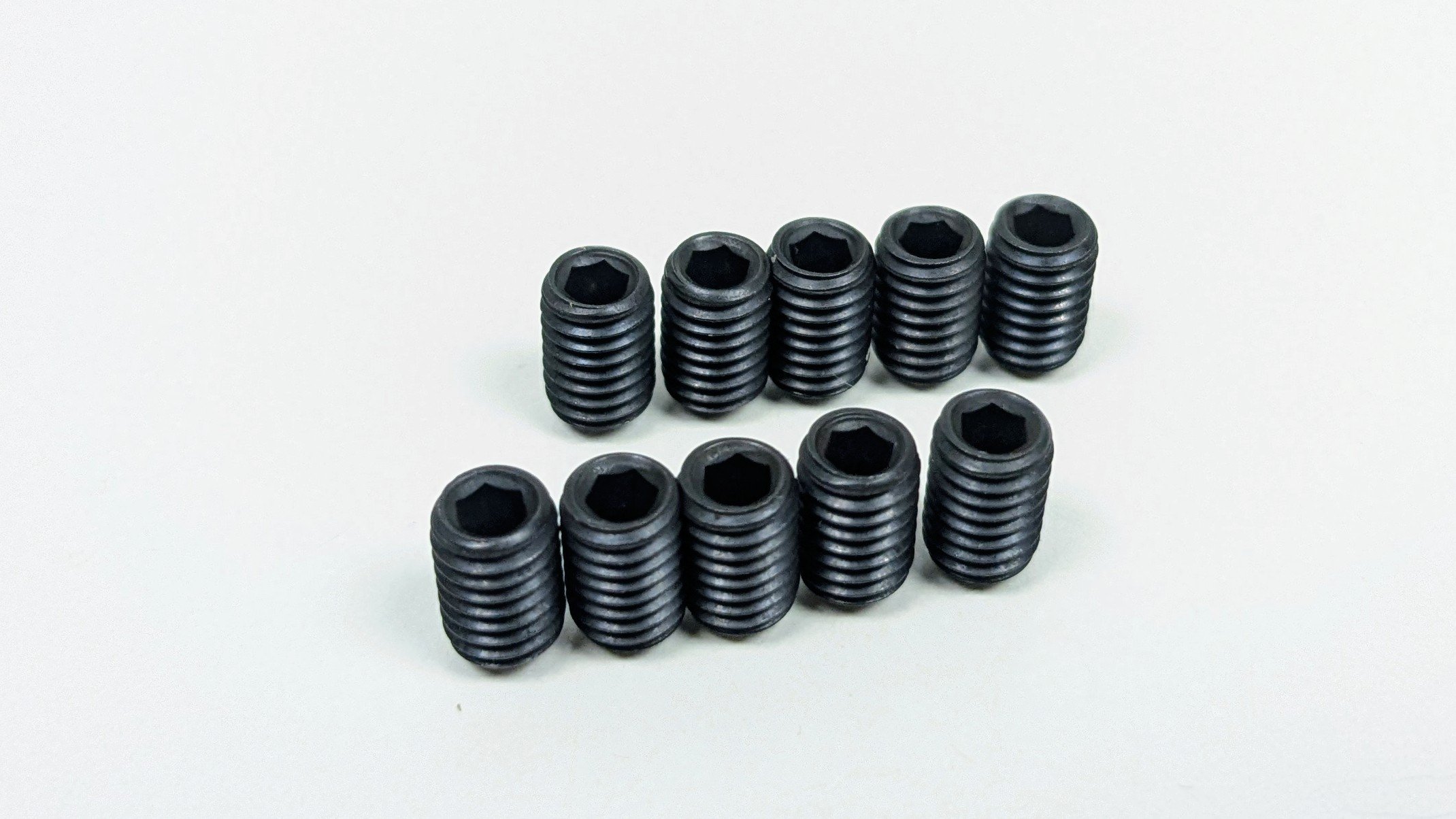 Lampebolt pinol aflastning m.m M5x10 mm. Sort stål. Til special lamper. Se info. 10 stk.