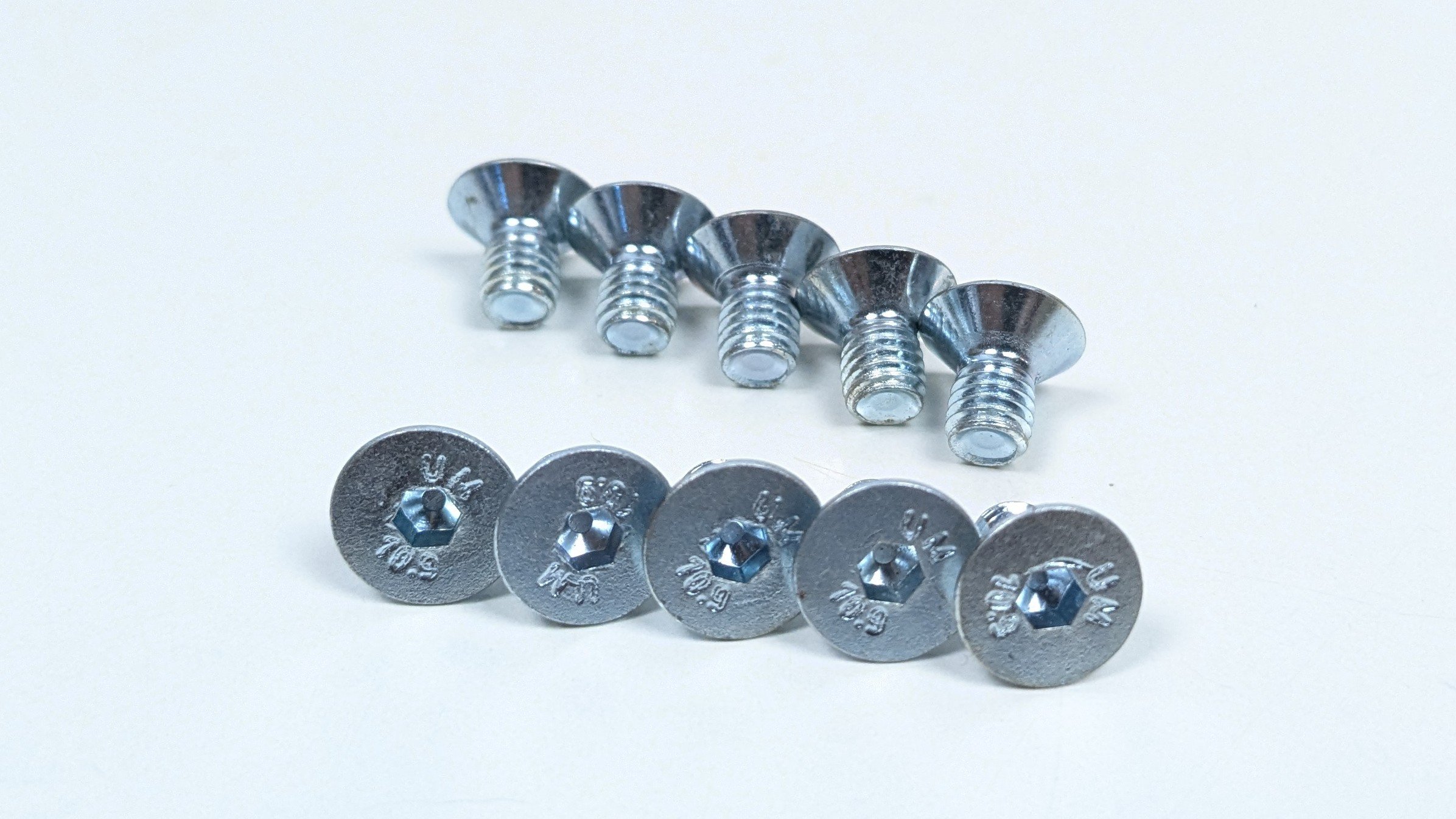 Lampebolt M5x8H Undersænket. stål. Til special lamper. Se info. 10 stk.