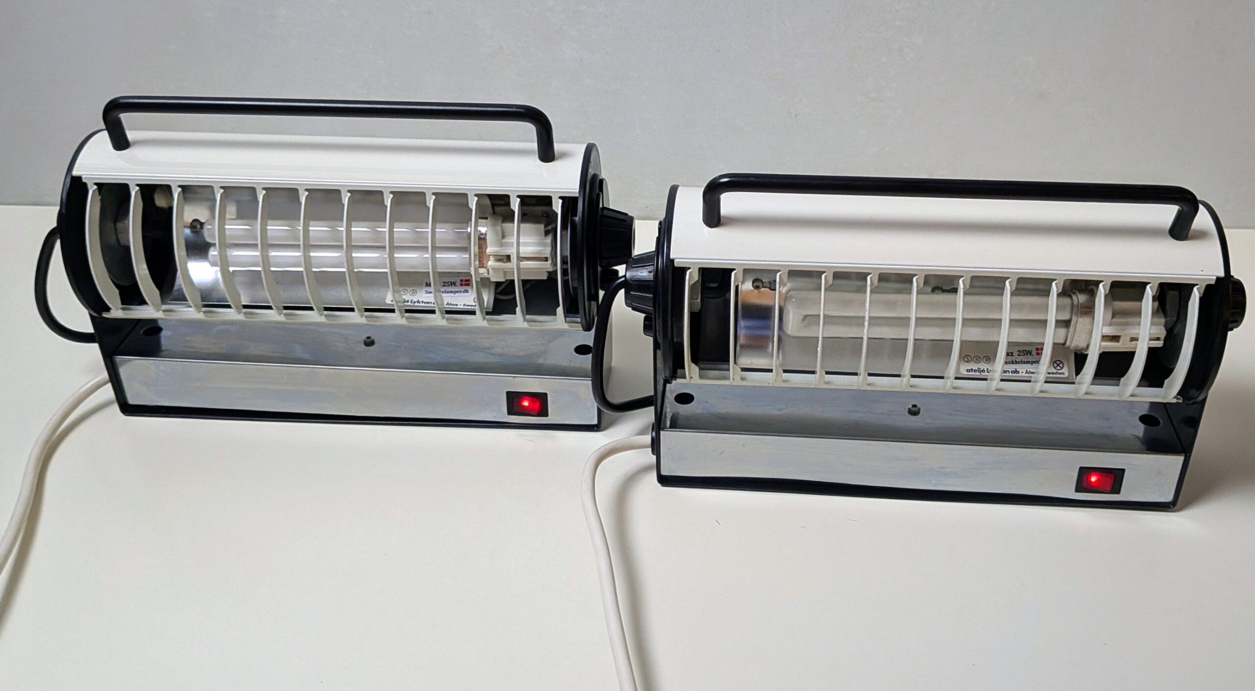 Sæt med 2 space age væg senge lamper fra 1970. 30 cm brede. Atalje Lyktan.
