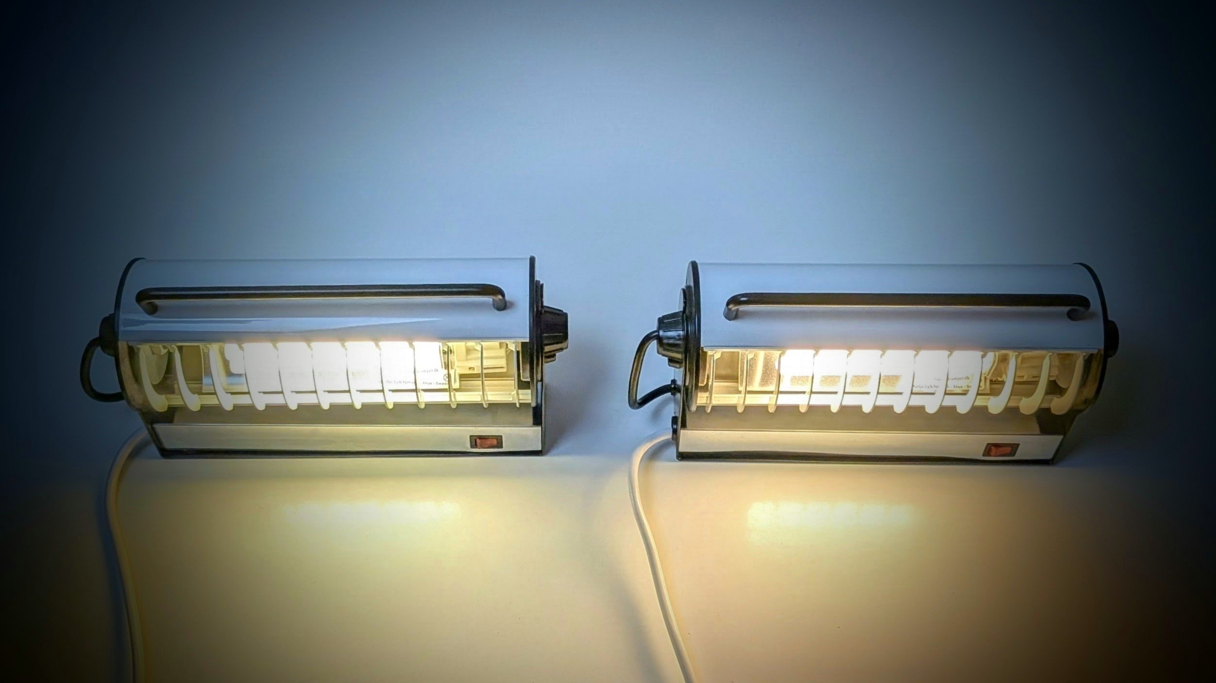 Sæt med 2 space age væg senge lamper fra 1970. 30 cm brede. Atalje Lyktan.